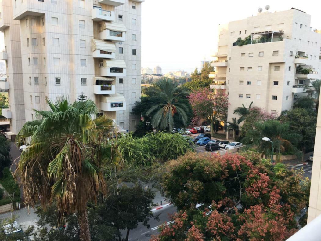 Comfortable Quiet Room With A Private Bathroom In Shared Apartment Tel Aviv Exterior foto